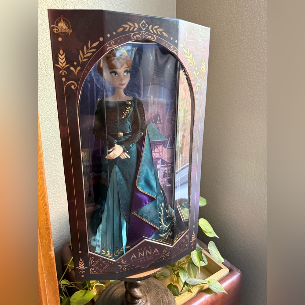 Disney Frozen 2 - Queen Anna Limited Edition Doll